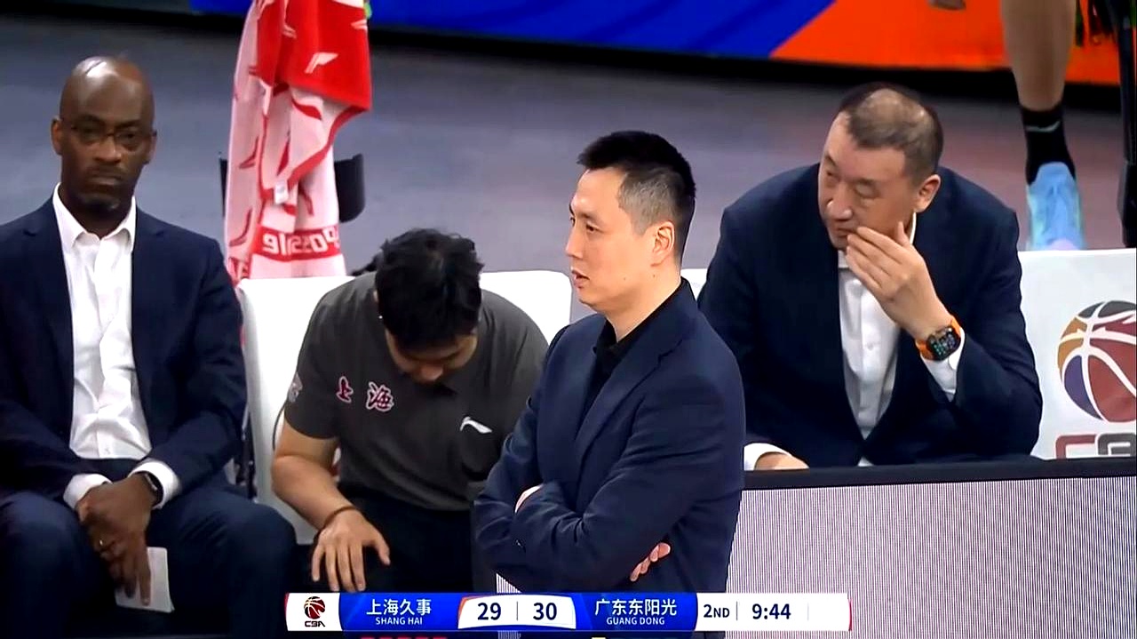 雄鹿队季后赛出局，主帅宣布引咎辞职，设备一定浏览文章很多准备.的简单介绍